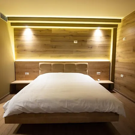 Sahati & Restaurant ホテル *