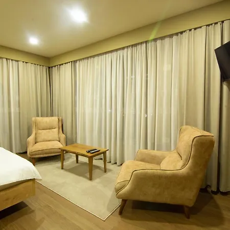 호텔 Sahati & Restaurant *